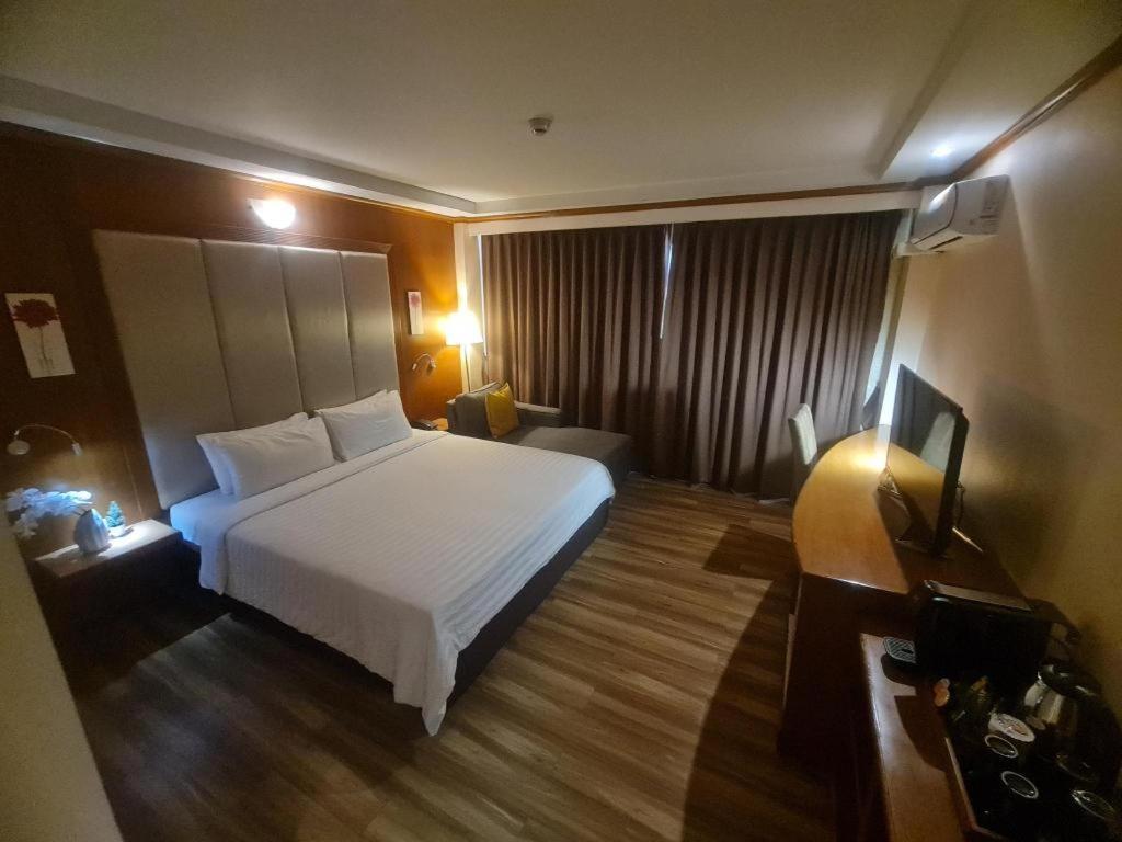 Western Grand Hotel Ratchaburi Ban Bang Kra Bagian luar foto